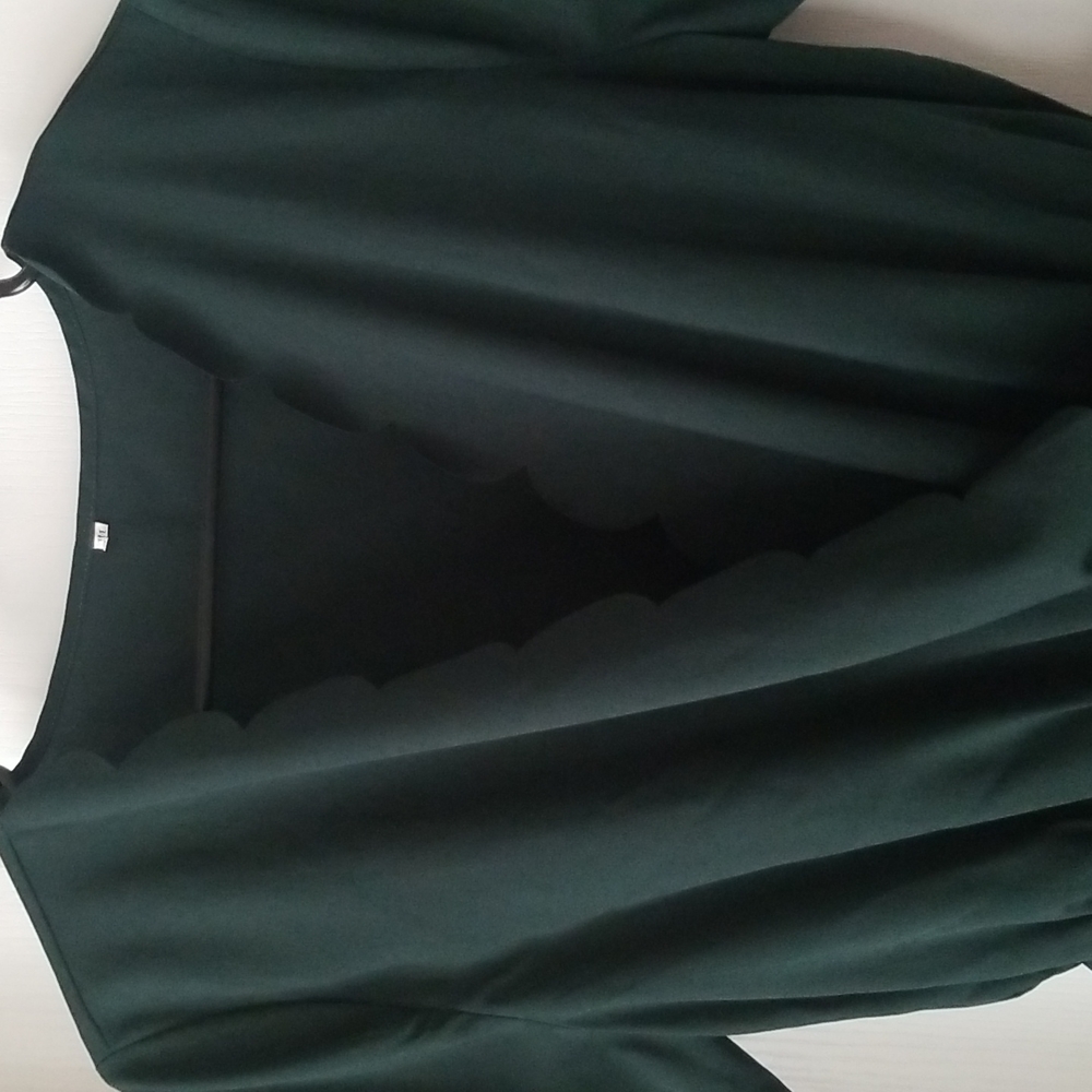 Dark green scalloped edging romper - Picture 2 of 3